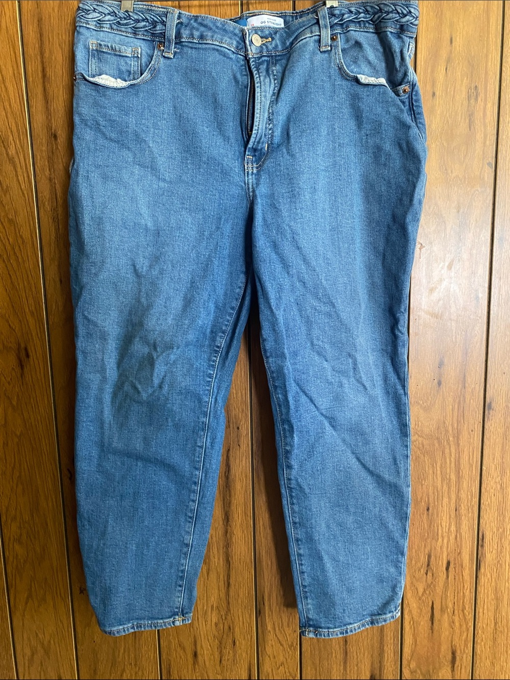 Old Navy Women's Straight Leg Jeans in Medium Blue